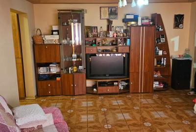 Apartament cu 3 camere ~ zona Brosteni / Colegiu ~ etaj 3 din 4 - 4