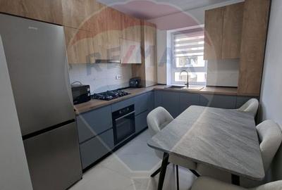 Apartament cu 3 camere decomandat în Tractorul