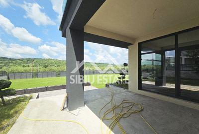 Casa cu piscina, terase panoramice, garaj - 25
