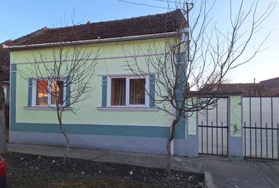 Casa cu teren 5100mp în Sacadat