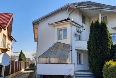 De vanzare casa 5 cam, singur in curte, Cal. Voinicenilor, Zona Horgosa