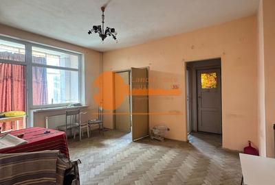 Apartament cu 3 camere semidecomandat în Politehnica