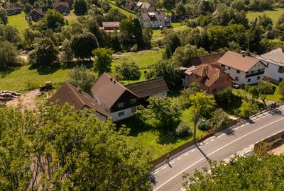 Casă individuală cu 4 camere în Moieciu