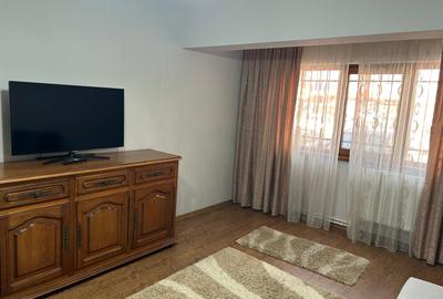 Apartament cu 2 camere decomandat, mobilat în Casa de Cultură