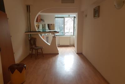 Apartament trei camere decomandat, mobilat, etaj unu, doua balcoane, Alecsandri - 7