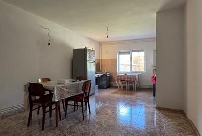 Vila cu curte generoasă Lazu - 15