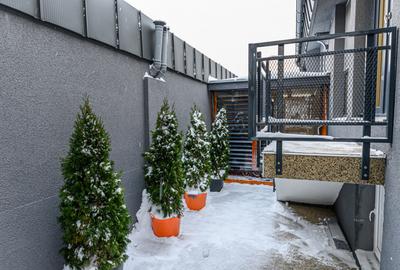 Apartament unic in PREDEAL – LUX, vedere la partie cu terasa si parcare - 12