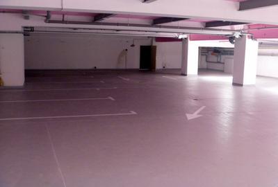 Spatiu birouri de inchiriat -  1/2 din etajul 1 + locuri de parcare - 5