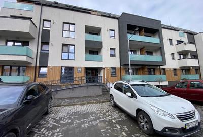 Apartament cu 4 camere decomandat, mobilat în Tractorul