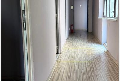 Spațiu comercial de închiriat, central Pitești - 1