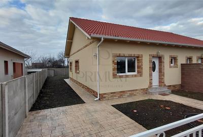 Duplex cu 3 camere în Bucovăț (Remetea Mare)