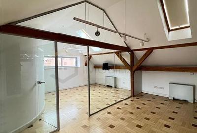 Birou, 88 mp în P-ța Unirii