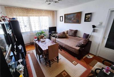 Apartament cu 4 camere semidecomandat, mobilat în Dacia