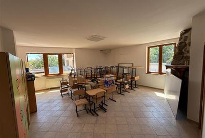De inchiriat spatiu birouri, 10 birouri , 4 bai, garaj, 4 bai si teren 10 arii,S - 17