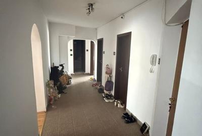 Apartament 3 camere-decomandat-zona Calea Calarasilor - 2