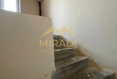 Vanzare apartament in vila 6 CAMERE compus din D P M din D P 1 M - 20