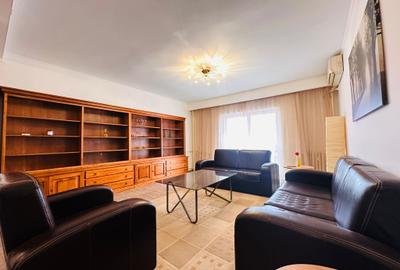 Apartament cu 3 camere semidecomandat, mobilat în P-ța Unirii