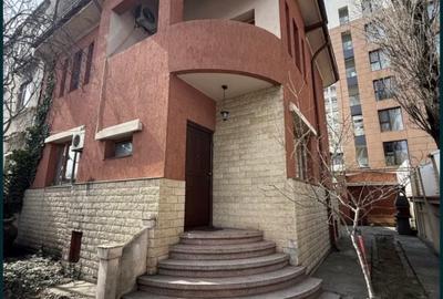 Vila / casa de vanzare - 1