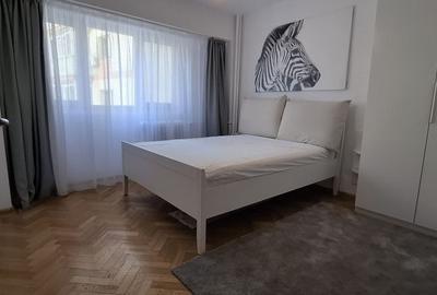 Apartament cu 2 camere semidecomandat, mobilat în Iancului