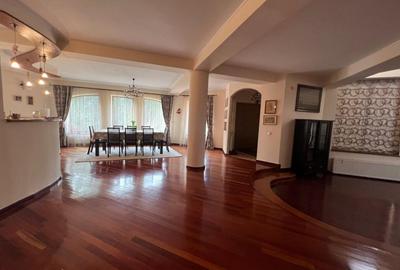 Vila de vis cu parc privat  — Panoramă Unică Spre Crucea Caraiman, - 18