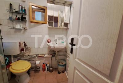 COMISION 0 - Casa cu 4000 mp teren piscina zona retrasa in Casolt - 17
