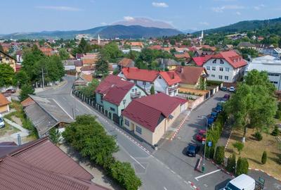 Casa si Spatiu comercial  în zona Centrala Secele - 8