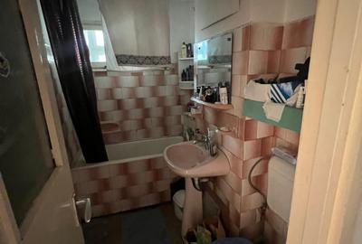 Apartament 2 camere, str. Cometei, etaj 1/4, semidecomandat, balcon spatios. - 12