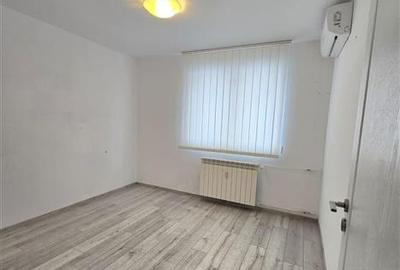 Apartament cu 3 camere decomandat în Dristor