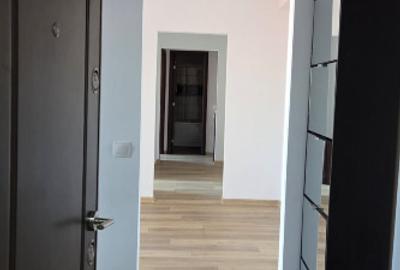 Apartament cu 3 camere semidecomandat în Micro 16
