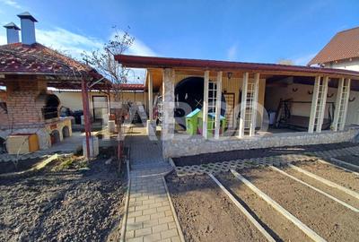 Casa individuala de inchiriat garaj pivnita curte generoasa Strand II - 16