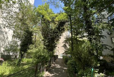 Apartament cu 3 camere decomandat în Obor