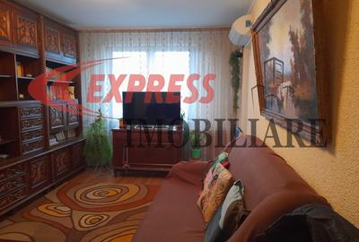 Apartament cu 3 camere decomandat în Dristor