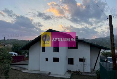 Casă individuală cu 9 camere decomandat în Central