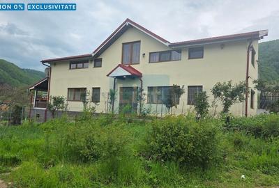 Vilă în Dubova,  langa Dunăre, teren 1361 mp - 1