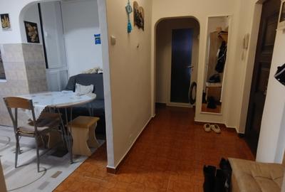 Apartament cu 2 camere decomandat, mobilat în Anda