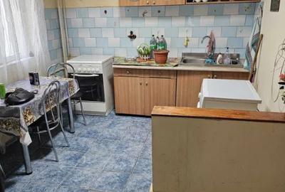Apartament cu 3 camere decomandat, mobilat în Giurgiului