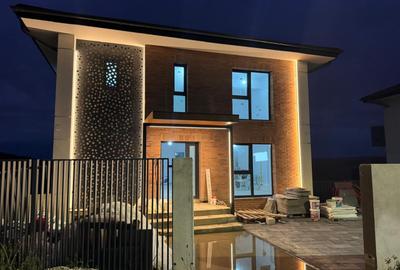 Casă individuală cu 6 camere în Dezmir