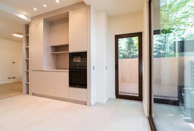 Vilă Contemporană Dorobanți: Fotovoltaice, Pompe de Căldură și Parcare - 5