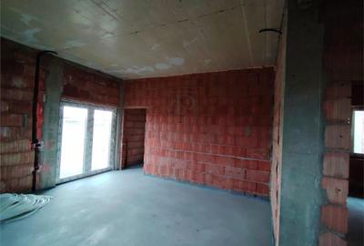 Comision 0 - Duplex despartit prin baie - teren 380 mp - toate utilitatile - 4