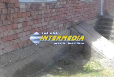 Vand casa pe Parter  cu gradina si teren 2000 mp. si utilitati - 5