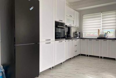 Apartament cu 3 camere, mobilat în Florești