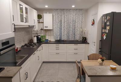 Apartament cu 3 camere decomandat, mobilat în Zorilor