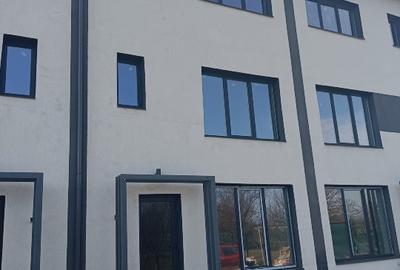 Casă individuală cu 5 camere în Ostratu