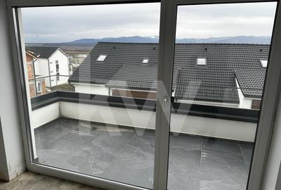 Apartament cu 3 camere decomandat în Cristian