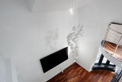 Sanctuar Urban în Inima Piperei: Eleganță Contemporană pe 1.000 mp de Intimitate - 3