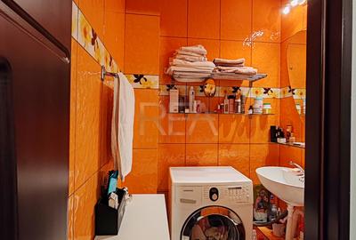 3 camere, decomandat, et 2/8, anvelopat- 13 Septembrie - 18