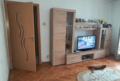 3 camere Dambovita-Sagului etaj 2