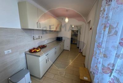 Casă / Vilă cu 6 camere de vânzare în zona Darmanesti - 3