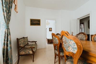 Apartament cu 3 camere decomandat, mobilat în Calea Victoriei