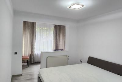 Apartament cu 3 camere semidecomandat, mobilat în Centrul Civic